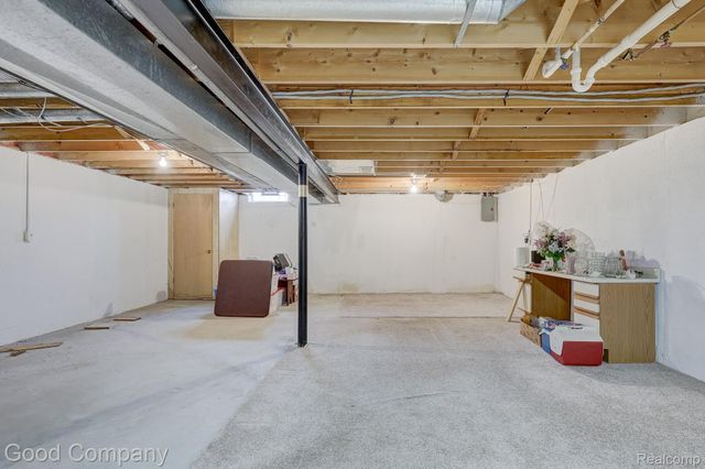 32082 Mark Adam Lange, Warren, MI 48093