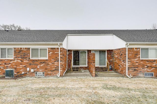 32082 Mark Adam Lange, Warren, MI 48093