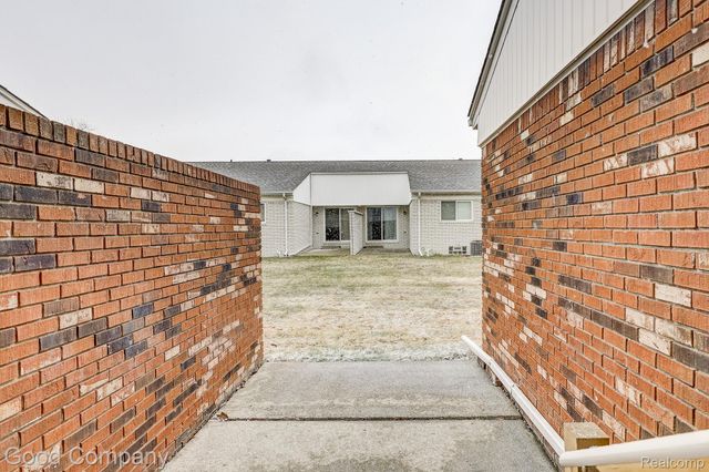 32082 Mark Adam Lange, Warren, MI 48093