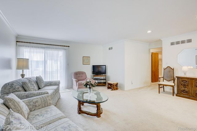 32082 Mark Adam Lange, Warren, MI 48093