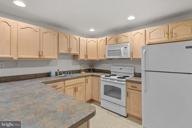 8 TAMAR CT, Bear, DE 19701