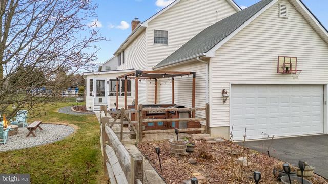 8 TAMAR CT, Bear, DE 19701