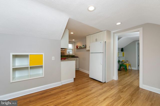 22 W 6TH AVE, Runnemede, NJ 08078