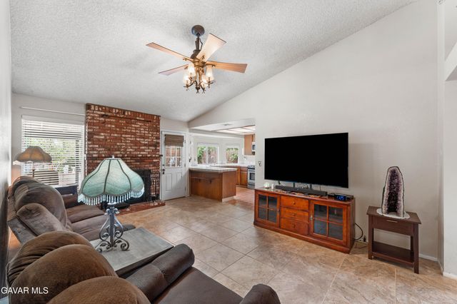 3359 W Avenue J2, Lancaster, CA 93536