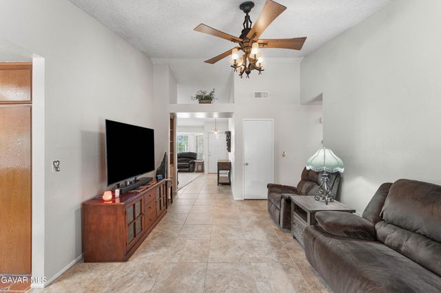 3359 W Avenue J2, Lancaster, CA 93536