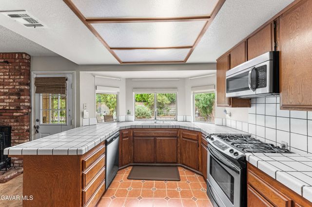 3359 W Avenue J2, Lancaster, CA 93536