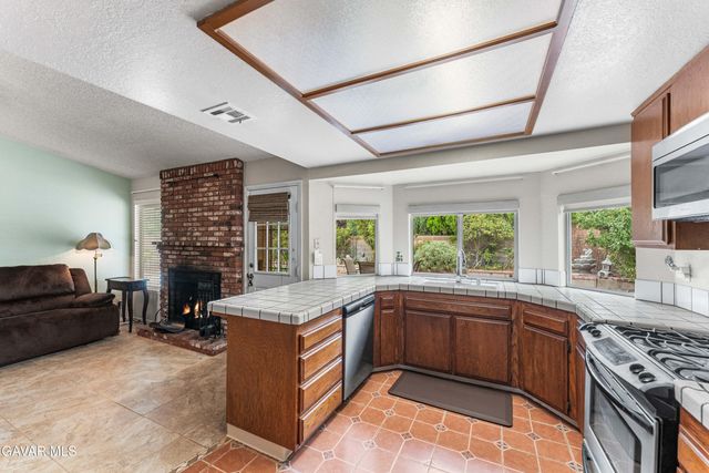 3359 W Avenue J2, Lancaster, CA 93536