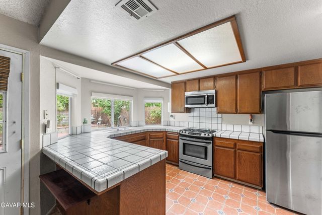 3359 W Avenue J2, Lancaster, CA 93536