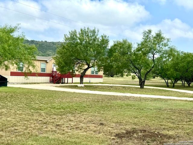 1189A N CR 350, Concan, TX 78838