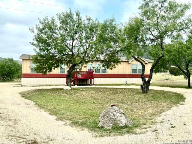 1189A N CR 350, Concan, TX 78838