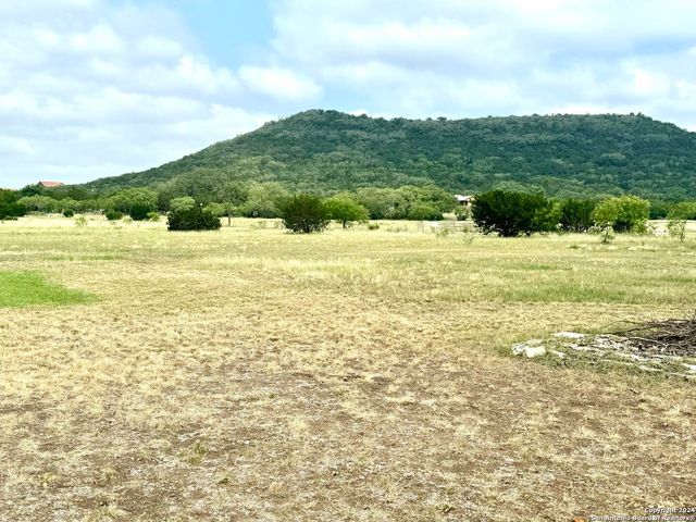 1189A N CR 350, Concan, TX 78838