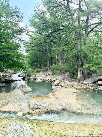 1189A N CR 350, Concan, TX 78838