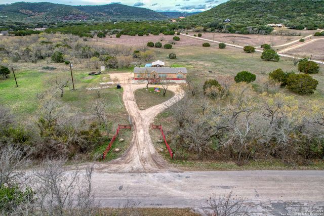 1189A N CR 350, Concan, TX 78838