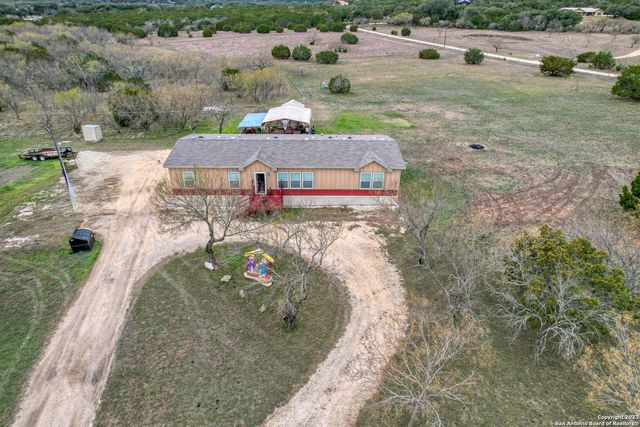 1189A N CR 350, Concan, TX 78838