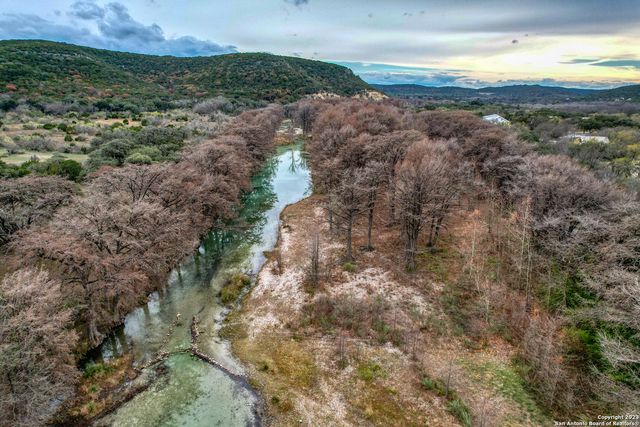 1189A N CR 350, Concan, TX 78838