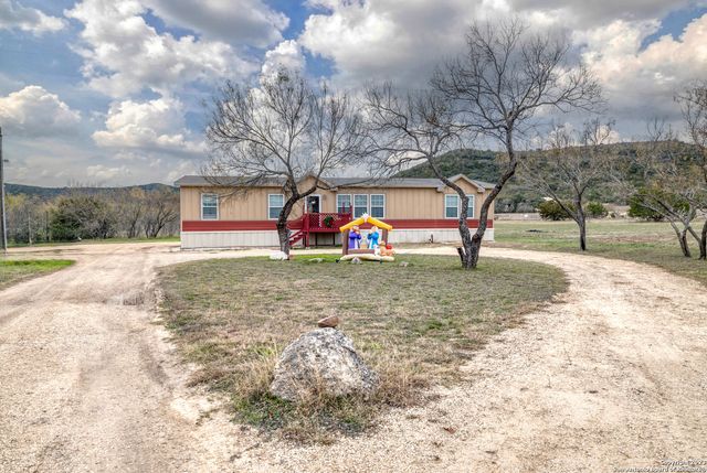 1189A N CR 350, Concan, TX 78838