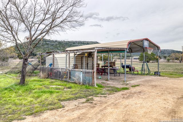 1189A N CR 350, Concan, TX 78838