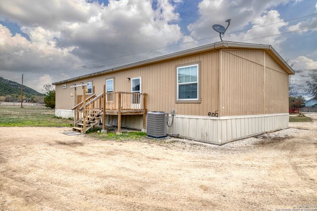 1189A N CR 350, Concan, TX 78838