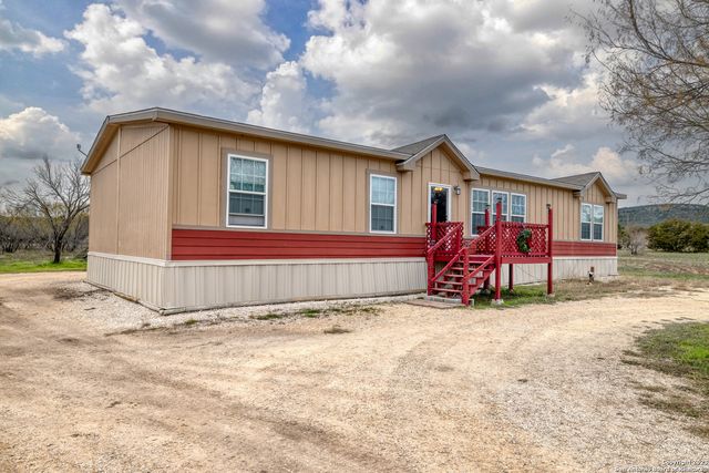 1189A N CR 350, Concan, TX 78838