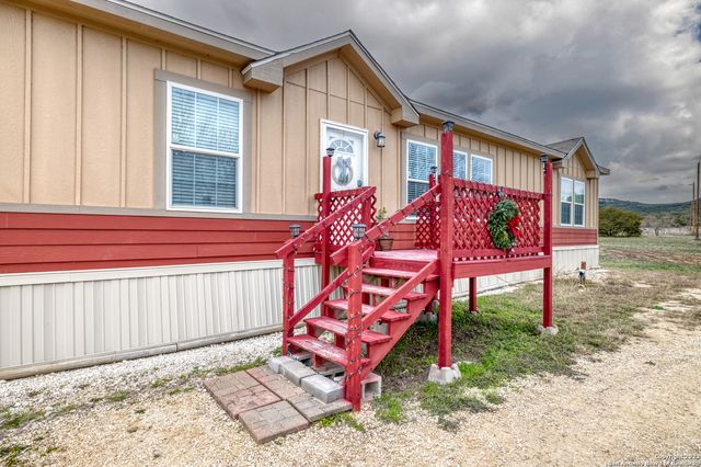 1189A N CR 350, Concan, TX 78838