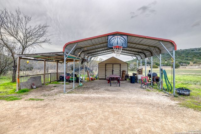 1189A N CR 350, Concan, TX 78838