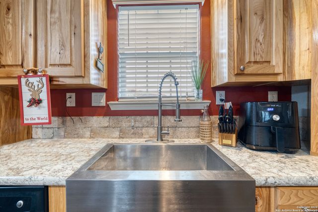 1189A N CR 350, Concan, TX 78838