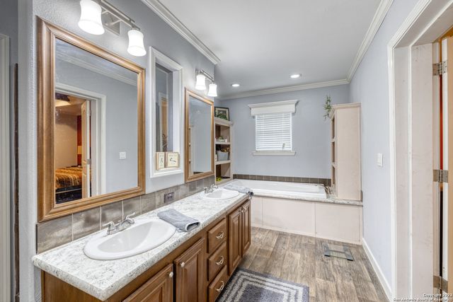 1189A N CR 350, Concan, TX 78838