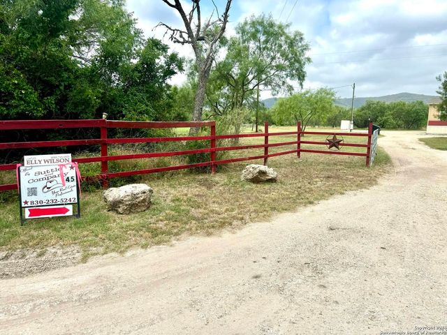 1189A N CR 350, Concan, TX 78838