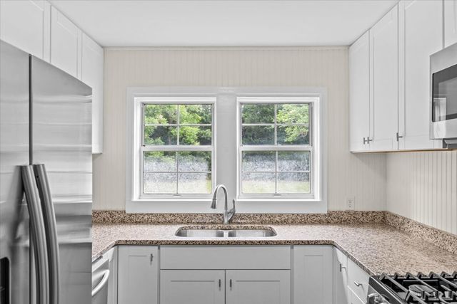 409 Peachtree St, Headland, AL 36345
