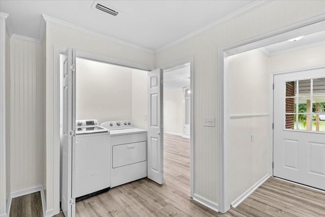 409 Peachtree St, Headland, AL 36345