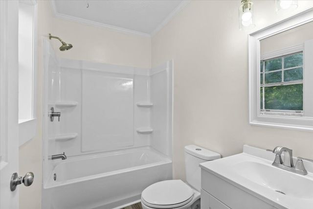 409 Peachtree St, Headland, AL 36345