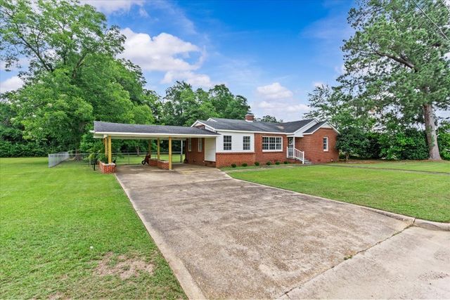 409 Peachtree St, Headland, AL 36345