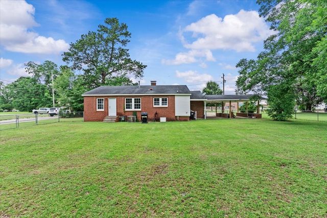 409 Peachtree St, Headland, AL 36345