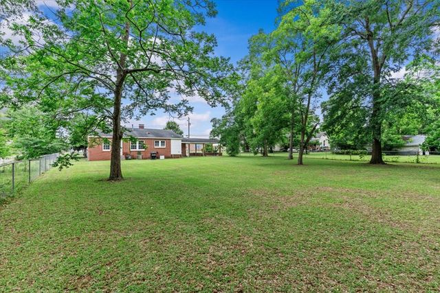 409 Peachtree St, Headland, AL 36345