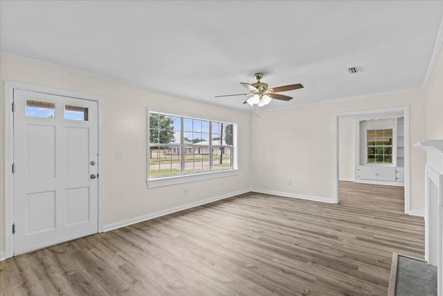 409 Peachtree St, Headland, AL 36345
