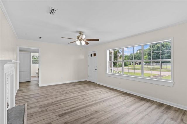 409 Peachtree St, Headland, AL 36345