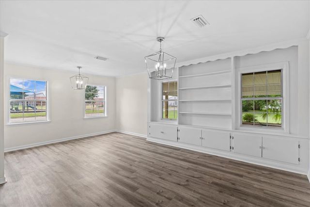 409 Peachtree St, Headland, AL 36345