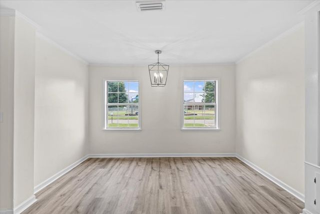 409 Peachtree St, Headland, AL 36345
