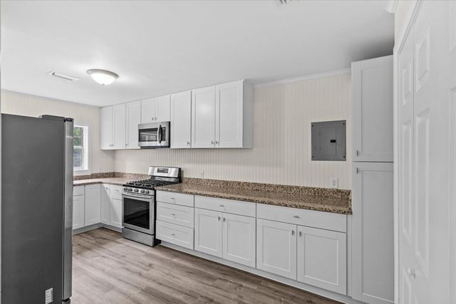 409 Peachtree St, Headland, AL 36345