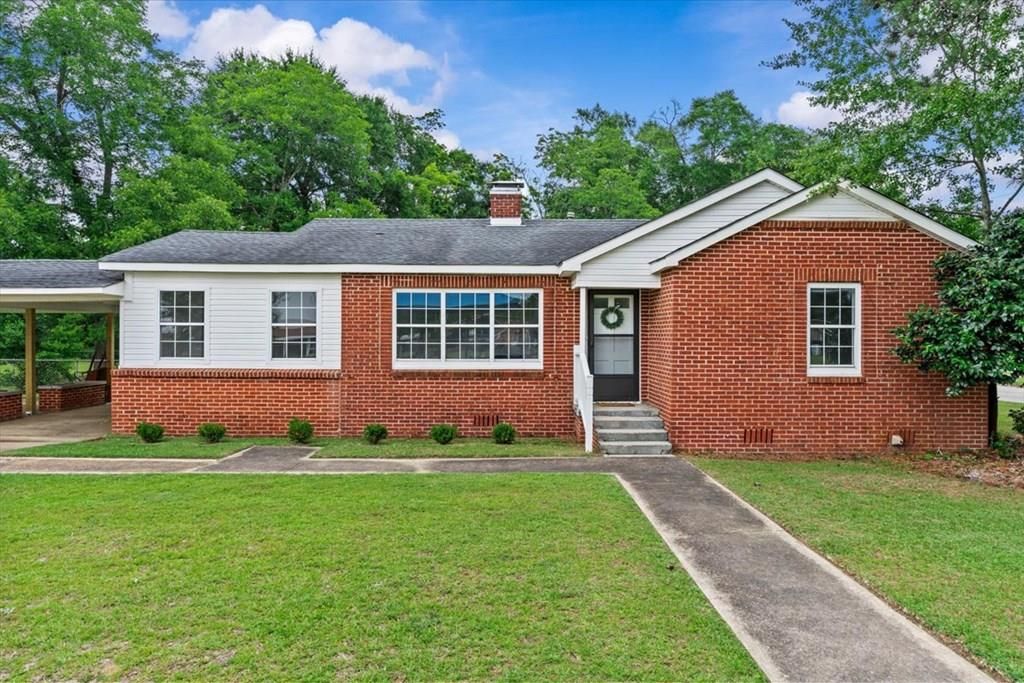 409 Peachtree St, Headland, AL 36345
