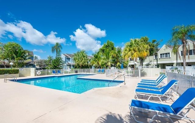 17500 NW 67th Pl F-4, Hialeah, FL 33015