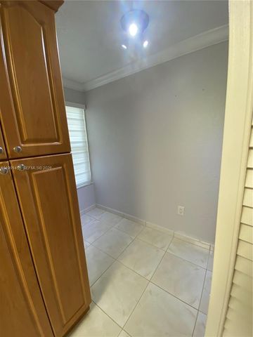 17500 NW 67th Pl F-4, Hialeah, FL 33015