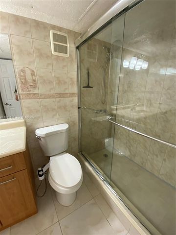 17500 NW 67th Pl F-4, Hialeah, FL 33015