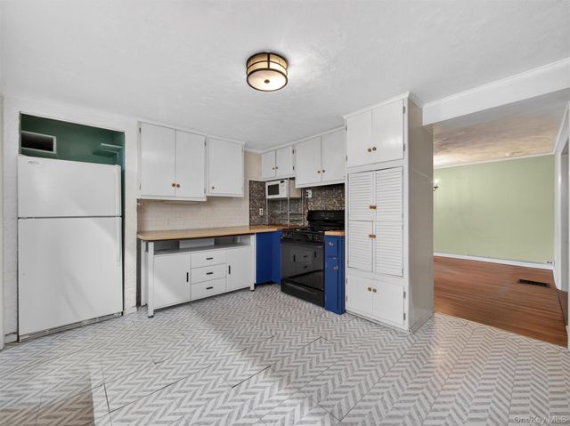 325 Haverstraw Road, Montebello, NY 10901