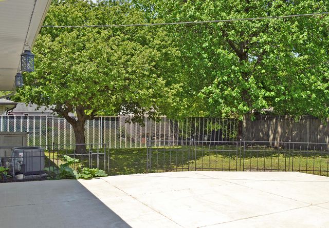 2956 W 75th Lane, Merrillville, IN 46410