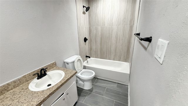 4200 Kenwood Court B, Fort Worth, TX 76103