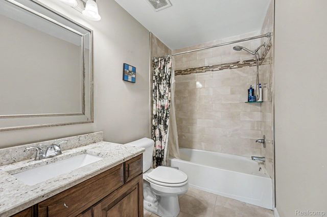 17198 Chianti Court, Macomb Township, MI 48042