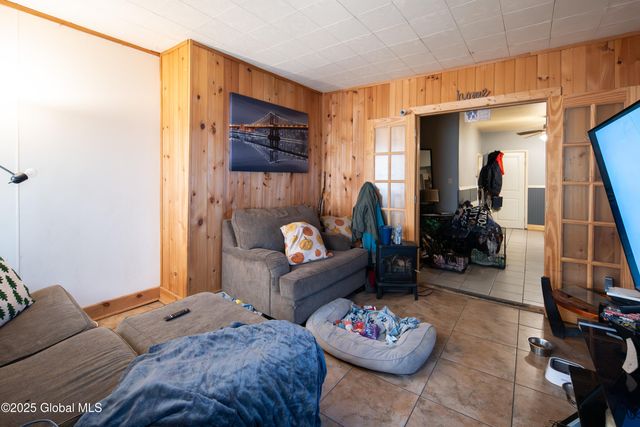 17 7th Street, Watervliet, NY 12189