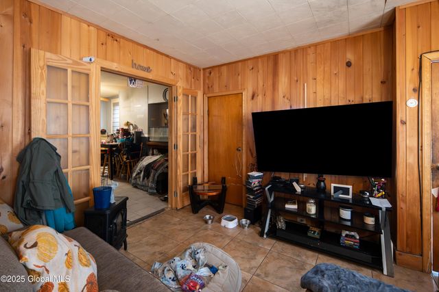 17 7th Street, Watervliet, NY 12189