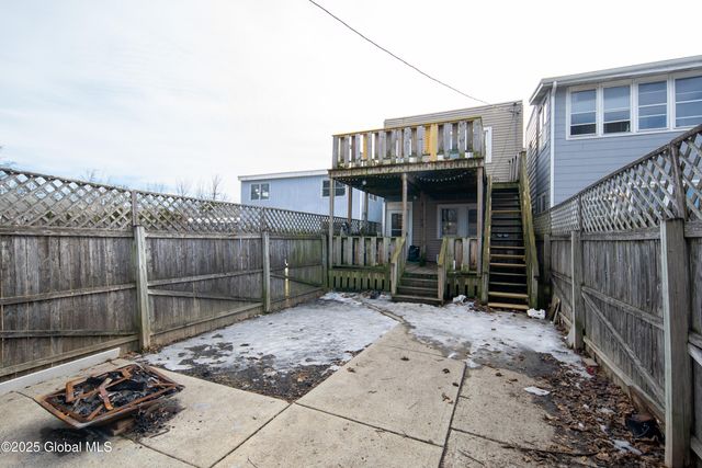 17 7th Street, Watervliet, NY 12189